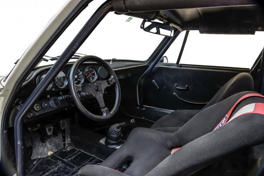Интерьер Porsche 911 Carrera RSR 3.0 Coupe 1974 года  (фото 38 из 40)